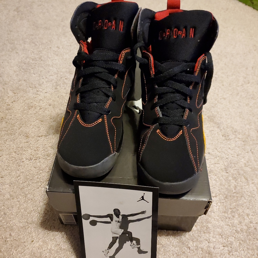 Air Jordan 7 back varsity red size 6Y